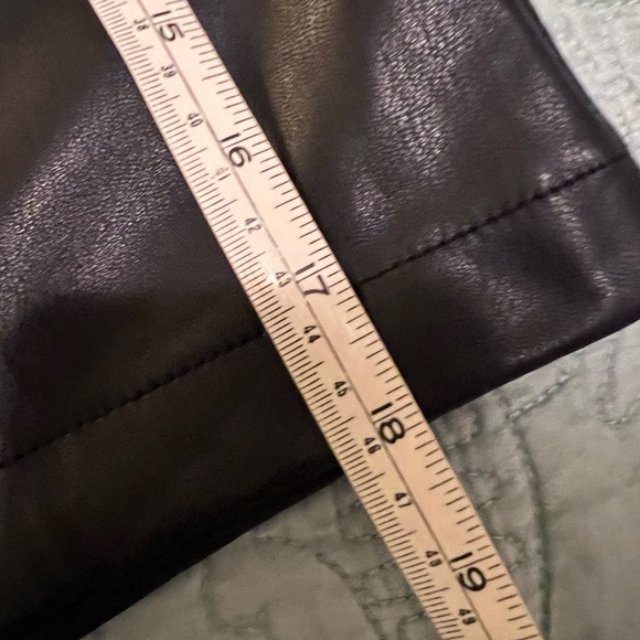 Vegan leather mini skirt - Picture 6 of 8